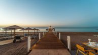 PORODIČNI ODMOR ZA LJUBITELJE PEŠČANE PLAŽE:Pored sjajnog kupanja u moru, uživajte u zelenilu i sjajnoj usluzi