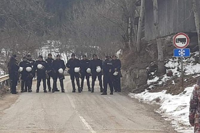 Kordon policije, granica CG - BiH Kordon policije, granica CG - BiH
