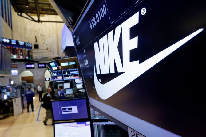 Nike, kompanija, logo Nike, kompanija, logo