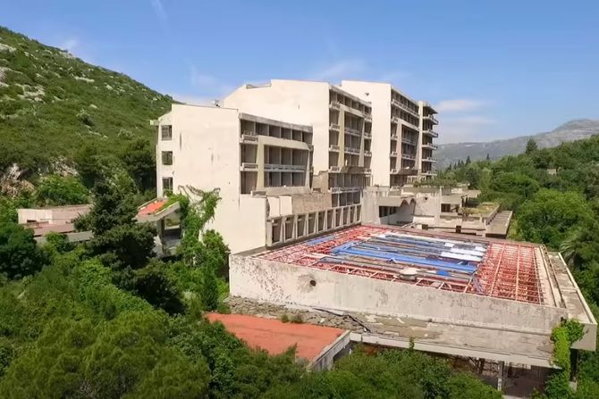Ostaci nekada elitnog vojnog odmarališta u Kuparima Ostaci nekada elitnog vojnog odmarališta u Kuparima