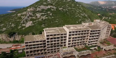 Ostaci nekada elitnog vojnog odmarališta u Kuparima Ostaci nekada elitnog vojnog odmarališta u Kuparima