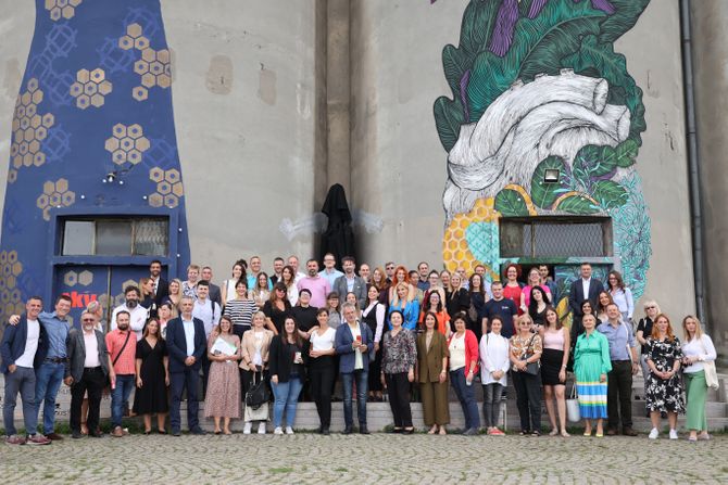 Projekat "Za snažnije građansko društvo" Projekat "Za snažnije građansko društvo"