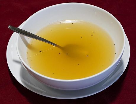 Mačka i hrana za bebe Mačka i hrana za bebe
