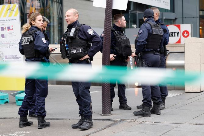 Francuska, Pariz, metro, pretnja, terorista, žena, francuska policija Francuska, Pariz, metro, pretnja, terorista, žena, francuska policija