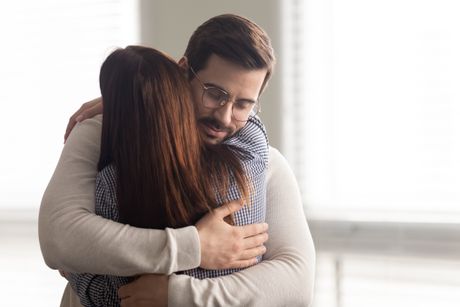 zagrljaj, ljubav, dečko i devojka zagrljaj, ljubav, dečko i devojka