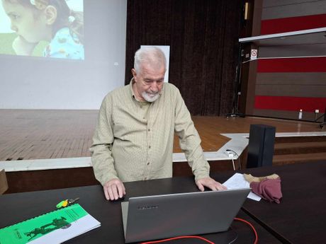 Šta bi bilo sa Zemljom kad ne bi bilo Meseca? Poznati niški profesor odgovara na ovo pitanje Šta bi bilo sa Zemljom kad ne bi bilo Meseca? Poznati niški profesor odgovara na ovo pitanje