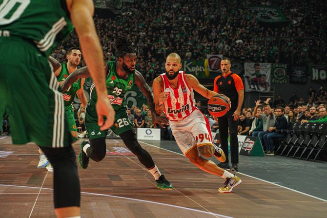 Marijas Lesor i Evan Furnije (KK Panatinaikos - KK Olimpijakos) Marijas Lesor i Evan Furnije (KK Panatinaikos - KK Olimpijakos)