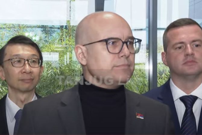 Premijer Srbije Miloš Vučević Premijer Srbije Miloš Vučević